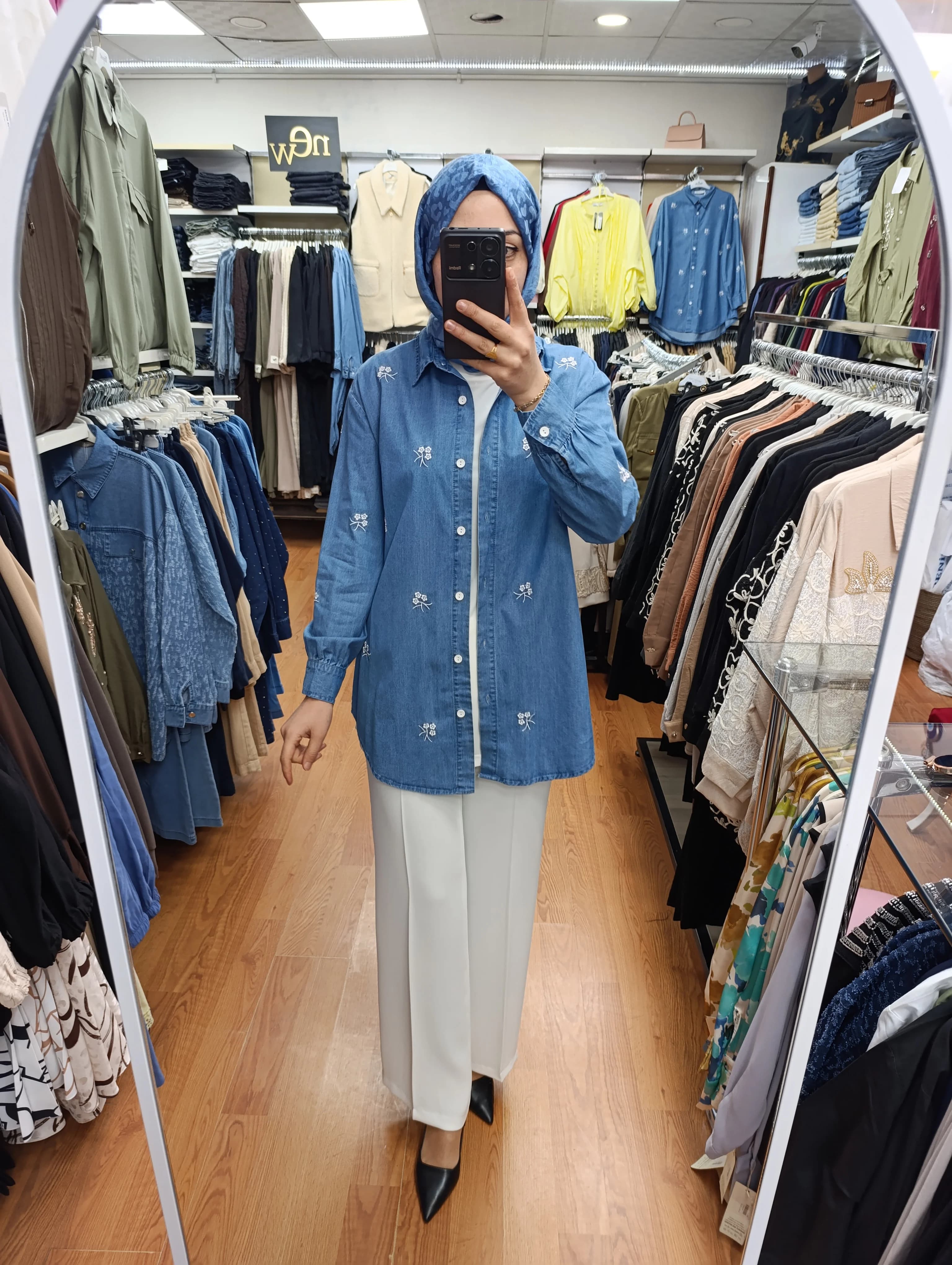 Yumuşak doku ve modern tasarımlı mavi kot tunik ön görünüş