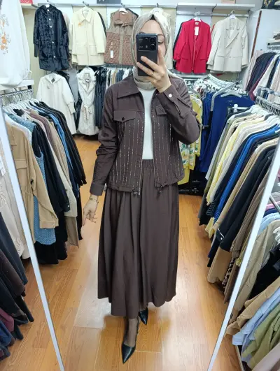 100 cm etek boyu ve 58 cm çeket boyu ölçüleriyle mükemmel orant